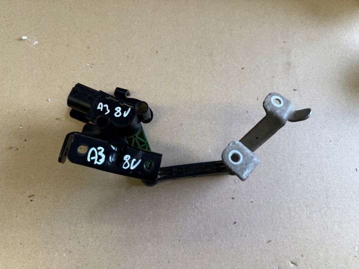 AUDI A3 8V Sensor POZIOMOWANIA Leuchten XENON 5Q0512521J