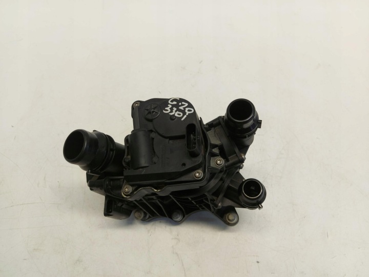 BMW G20 330i Sedan 2018 poklopac termostata termostat 2.0i 8642560