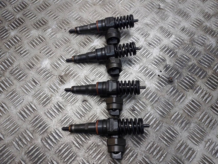 nozzles KOMPLET VOLKSWAGEN GOLF IV 1.9 TDI 038130073F