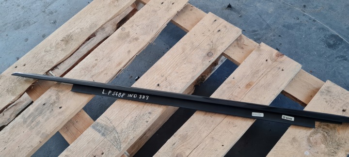 S4 B8 LIFT A4 lišta prachova ľavá ľavý predok BLACK PIANO 8K0853284M