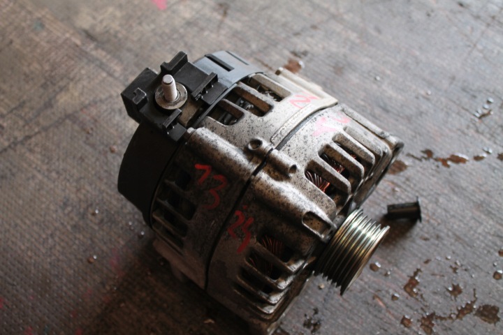 1324. alternator MERCEDES A0009063003