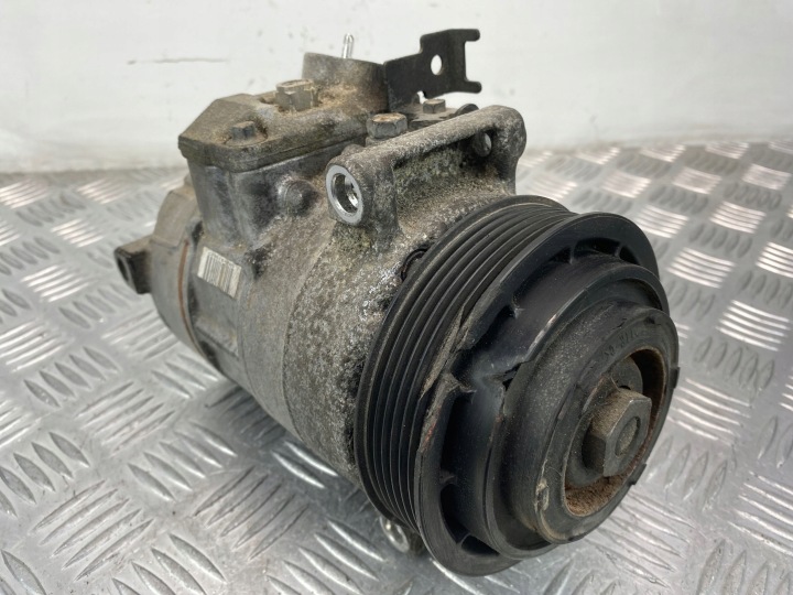 Mercedes GLK 350 X204 compressor; compressor of the air conditioning A0008302100