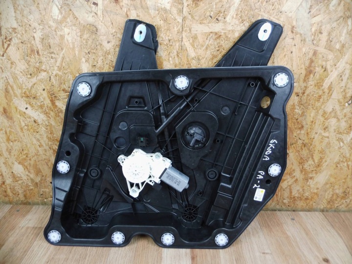 Skoda Superb B9 2023+ window regulator mechanism of the lowering right front