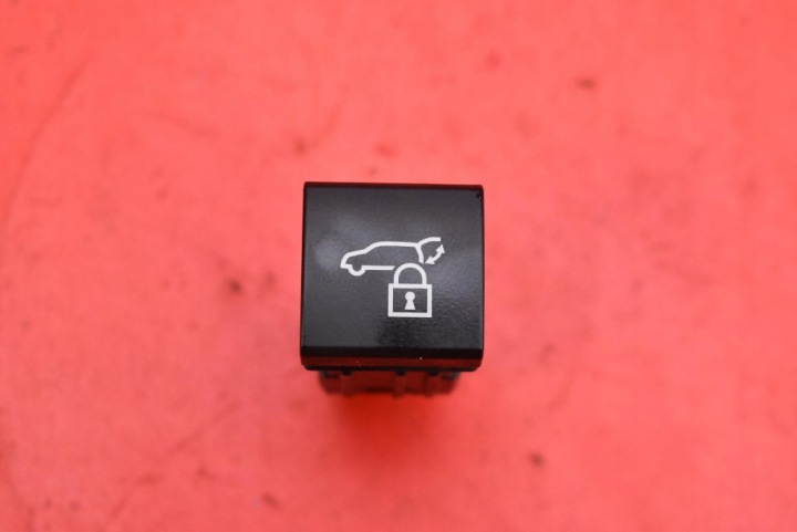 Serrure pour l’ouverture Arrière du capot Porte coffre hayon TOYOTA BZ4X 22