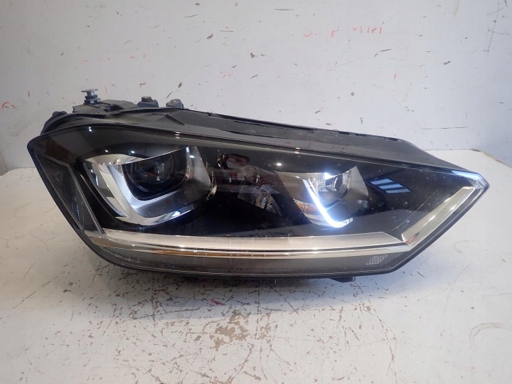 light front right VW SPORTSVAN BI-XENON
