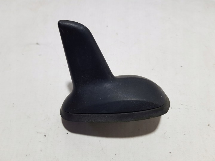 ANTENA dach GPS MERCEDES W204 2048208275