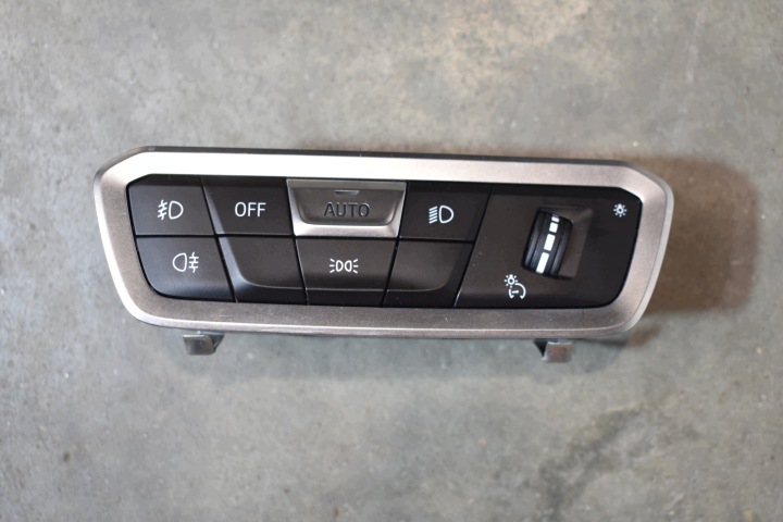 IDEALNY PANEL vypínač světel BMW X7 G07 G05 G06 1