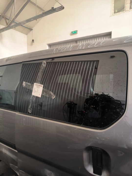 VETRO finestrino Laterale / lato sinistra posteriore NISSAN NV 200