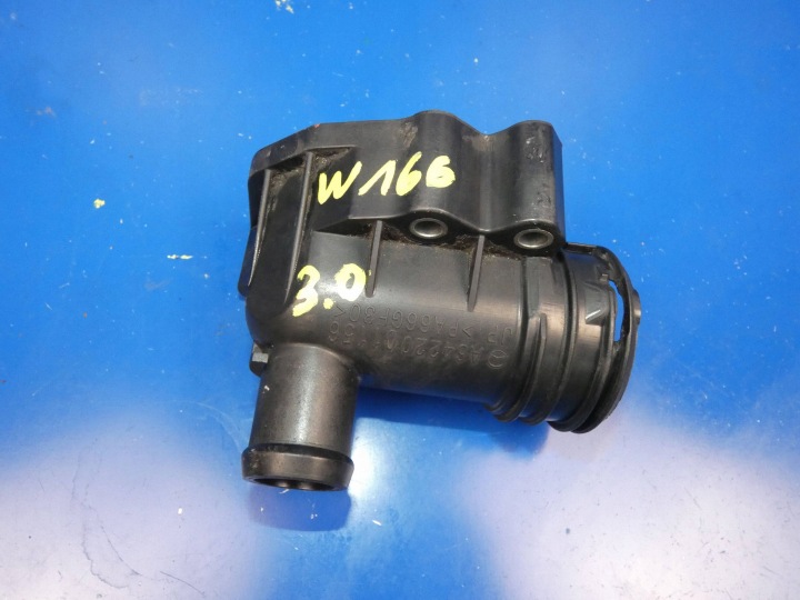 MERCEDES ML W166 GLE W222 W218 3.0 CDI 642 frizione Tubazione FLANGIA d’acqua