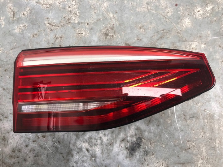 Licht LED links heck für die Heckklappe VW T7 7T0945093
