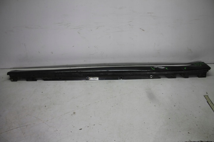 MOULAGE JUPE GAUCHE M-PAQUET BMW G30 DES ROUES. A90 17