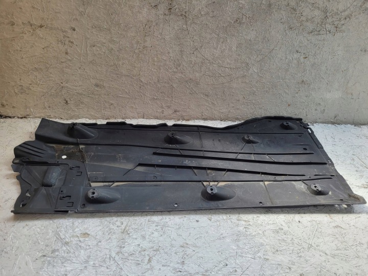 BMW X1 E84 cover of the floor side right 09-15R1 E84