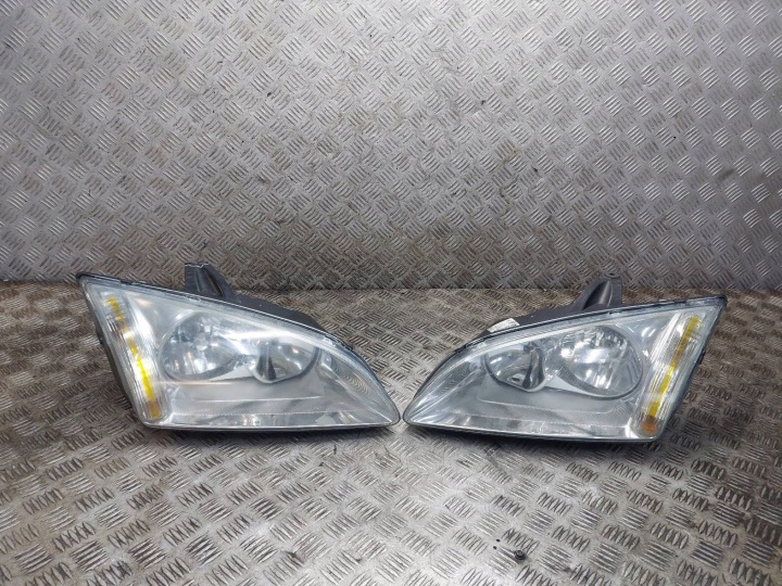 Licht links vorne + rechts vorne FORD FOCUS MK2 4M51-13W030-AC