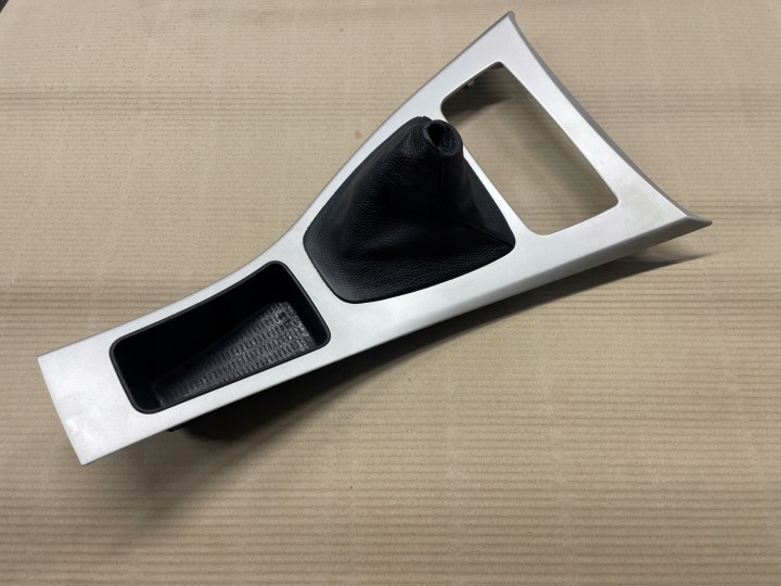 BMW E90 E91 kryt DEKOR TUNELU DRAZKA změny převodů 9197236