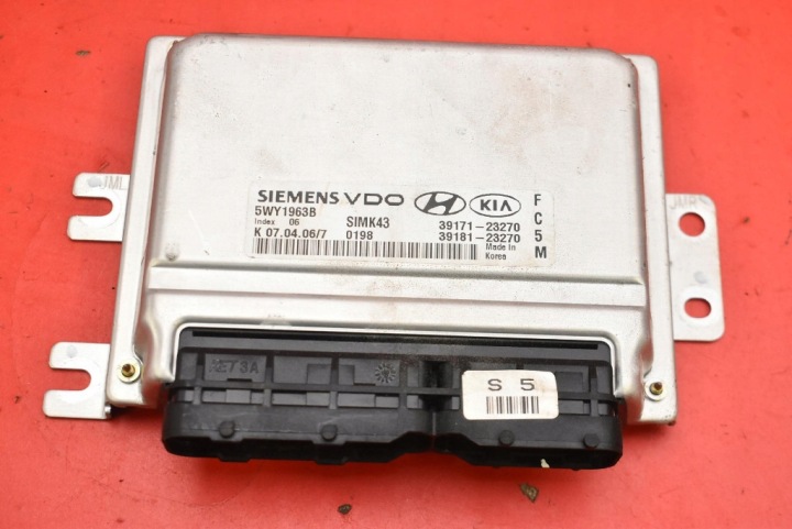control unit computer of the engine 39171-23270 HYUNDAI TUCSON 1 and 2.0 16V 142 KM