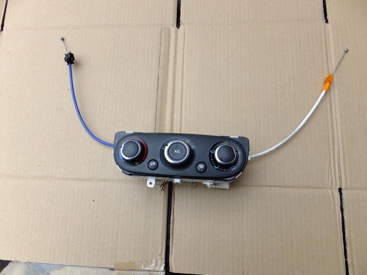 panel stahovanie klimatizácii renault clio IV 2017r 272709355R