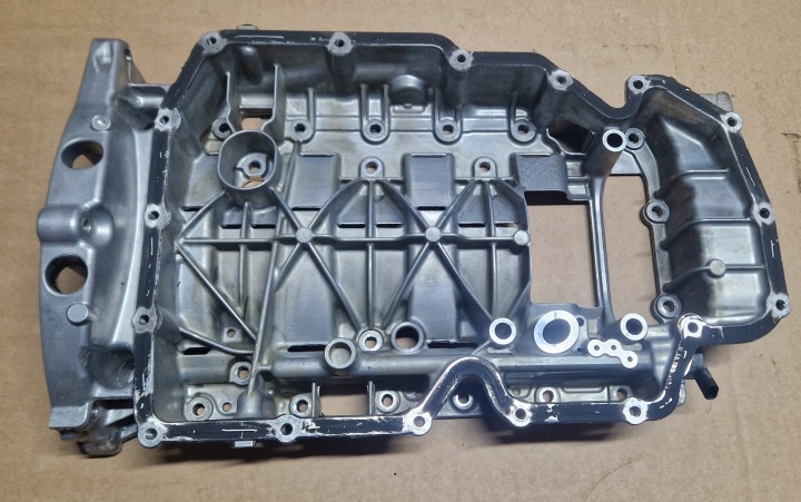 oil sump 05L103603M VW SKODA as new ORYGNAL