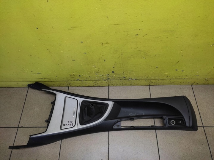 BMW 1 E87 TUNEL Moyenne 7068726