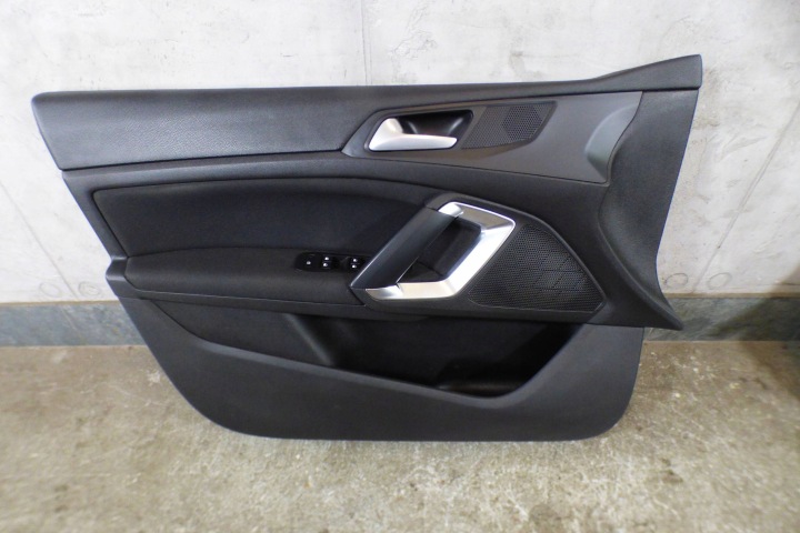 Peugeot 308 T9 II tapacír bok dveře levá předek 1376582XZD