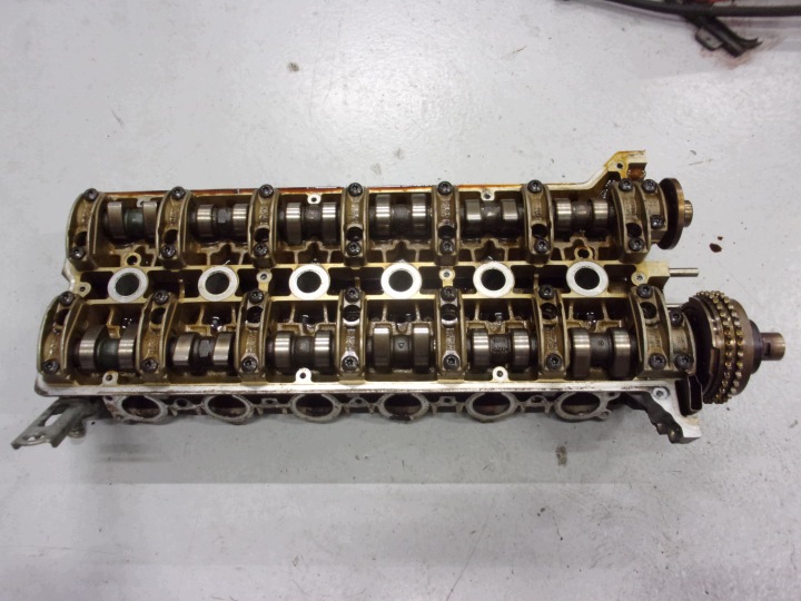 MERCEDES R129 SL 600 head. of the engine right 1200161301