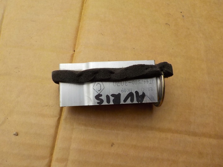 valve rozprezny of the air conditioning toyota auris and 2009r 447500-3070