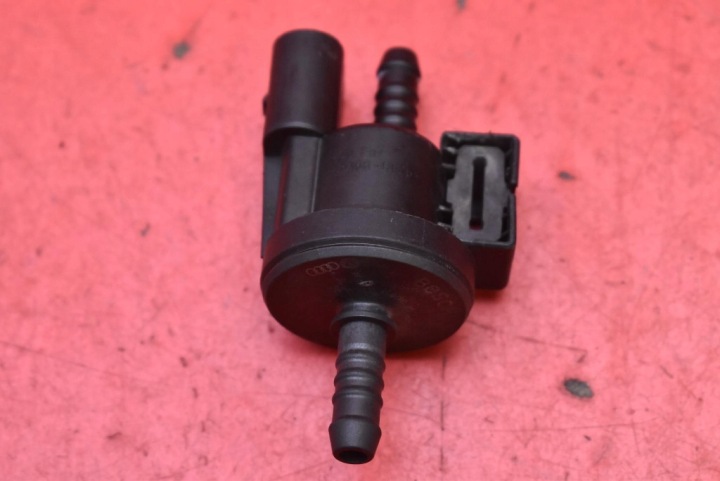 Sensor ODPOWIETRZANIA Behälter AUDI A8 D4 4.2 FSI 372 KM 10-14