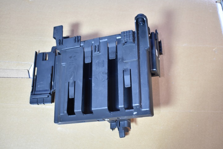 IDEALNA kryt STEROWNIKA BMW G80 G87 1