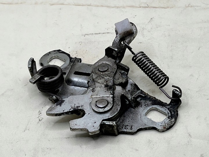 Serrure capot Peugeot 208 et 9673285680 !J
