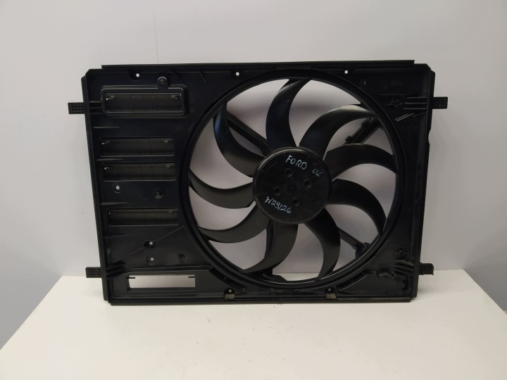 2018r + Ford Focus IV Mk4 ventilátor chladiče originál JX61-8C607-B