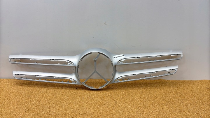 MERCEDES GLC W253 Grill Blende Gehäuse Grill SZKIELET A25388822 K125/582MM