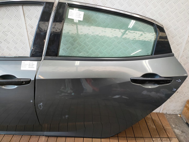 HONDA CIVIC X 17-21 HB dveře zadní levé záď barva NH737M