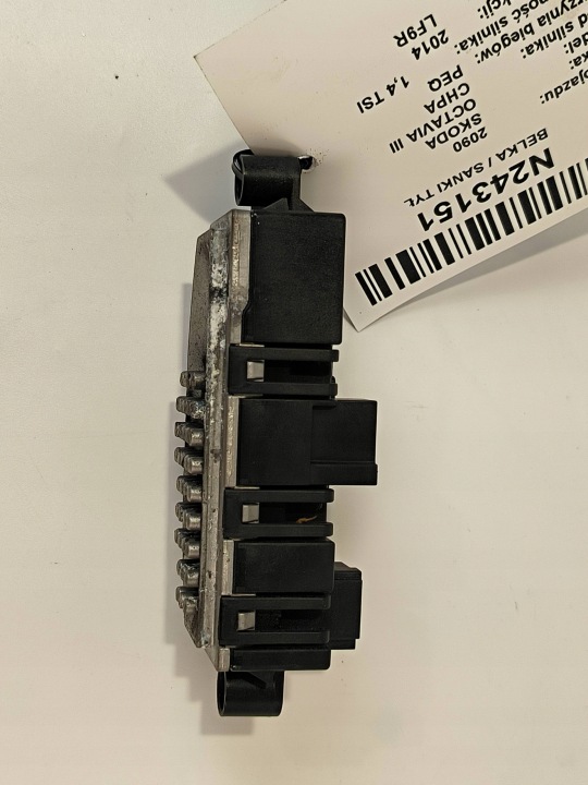 Résistance, rhéostat, régulateur 5Q090721E SKODA OCTAVIA III