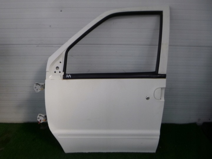 NISSAN VANETTE 94-02 portière avant sinistre avant