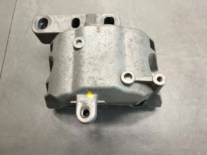 VW Golf V 1.6 support 1K0199262AC