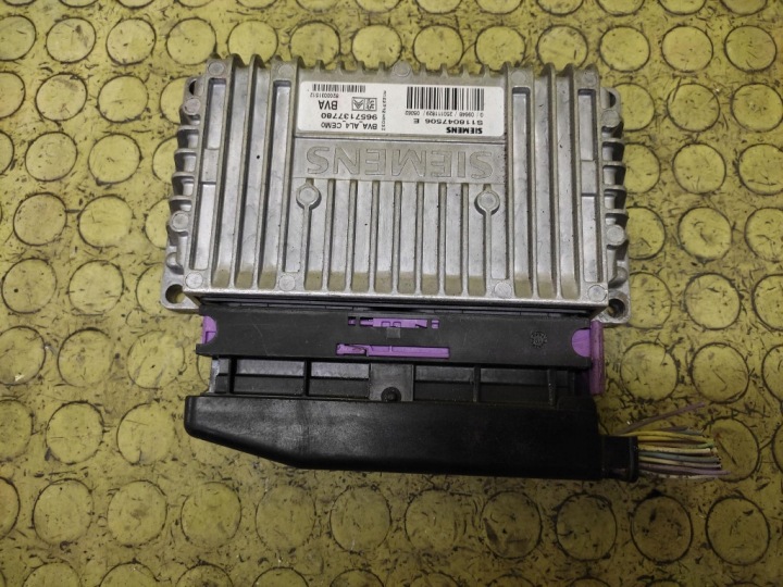 CITROEN C8 Bedienteil DES MOTORS 9657137780