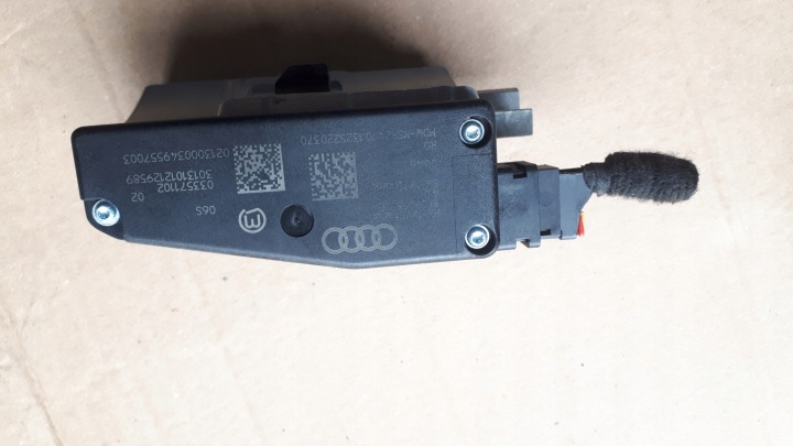 S4 B8 LIFT SERRURE RYGIEL VOLANT 8K0905852E A4