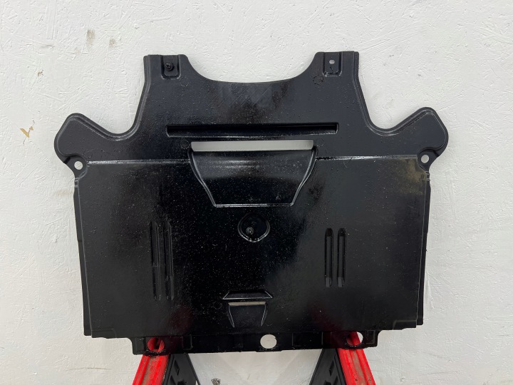 Audi A4 B8 A5 S5 copertura GREMBIALINA sotto Montaggio supporto scatola cambio 8K1863822F