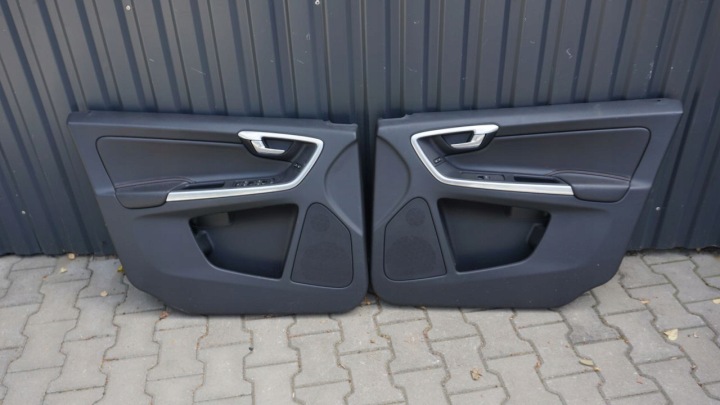 VOLVO XC60 LIFT Seite verkleidung Tür links vorne