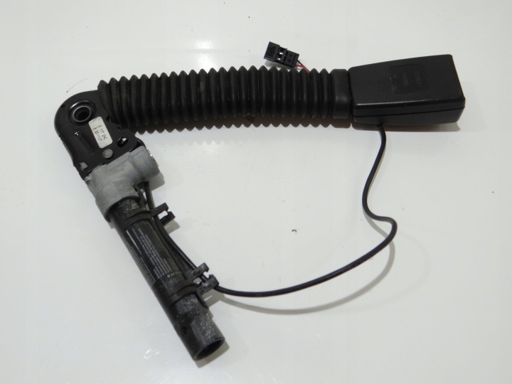 napínač stěny pravý předek BMW E60 E61 9117240 (4822591)