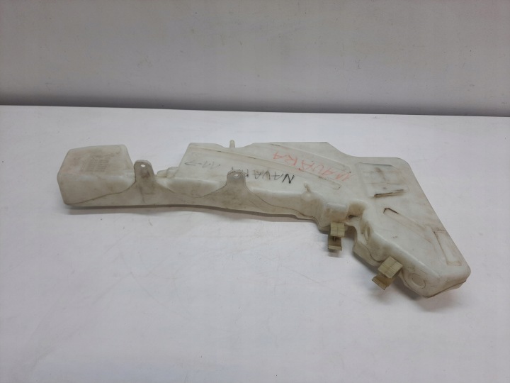 NISSAN NAVARA 3 III PATHFINDER 05- posude tekućine za pranje stakla original