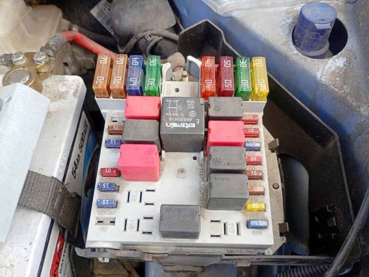 Module fusibles Fiat Idea 03-12 1.4 16V OE 1190805