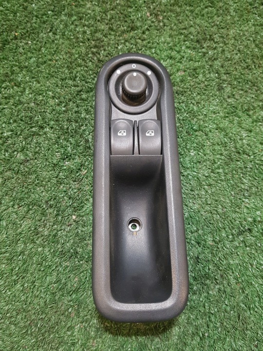 panel ovládání okna řidičů RENAULT TWINGO 2 8200356515B