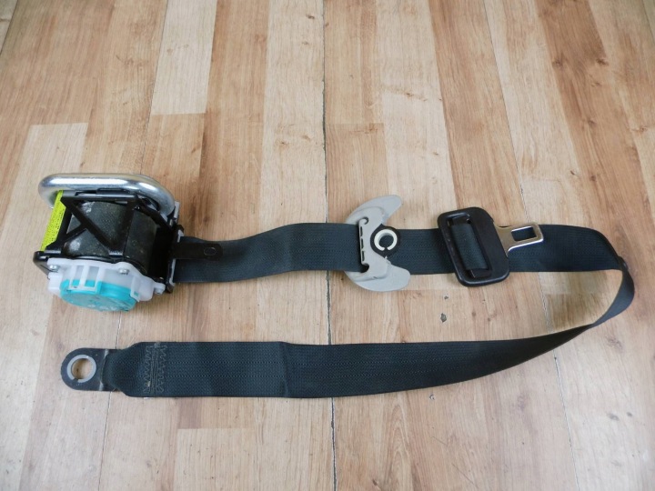 Toyota Land Cruiser J150 tension belt safety left front TK-AH2-EF829-P