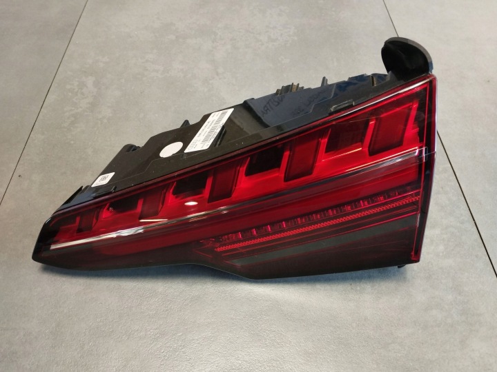 Audi A4 B9 8W Sedan Licht hinten rechts w klapie 8W5945094AC