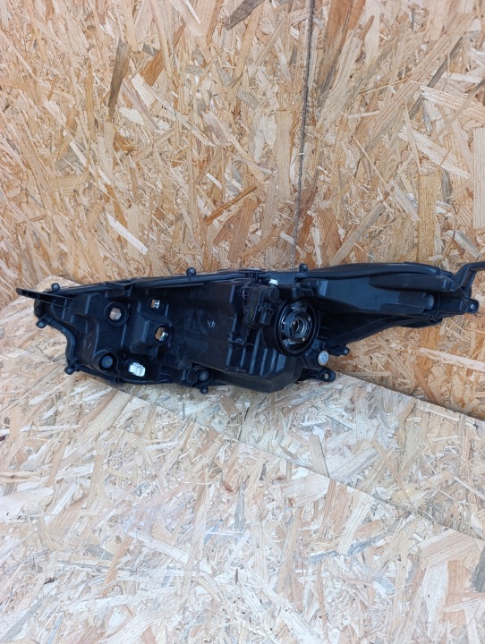 REFLECTOR TOYOTA YARIS IV 2021- 2025 TŰ! 6