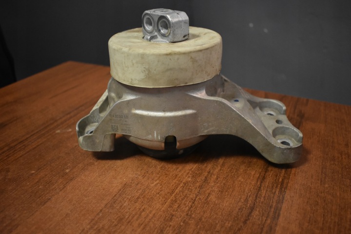 perfect condition engine mount right MERCEDES W223 1