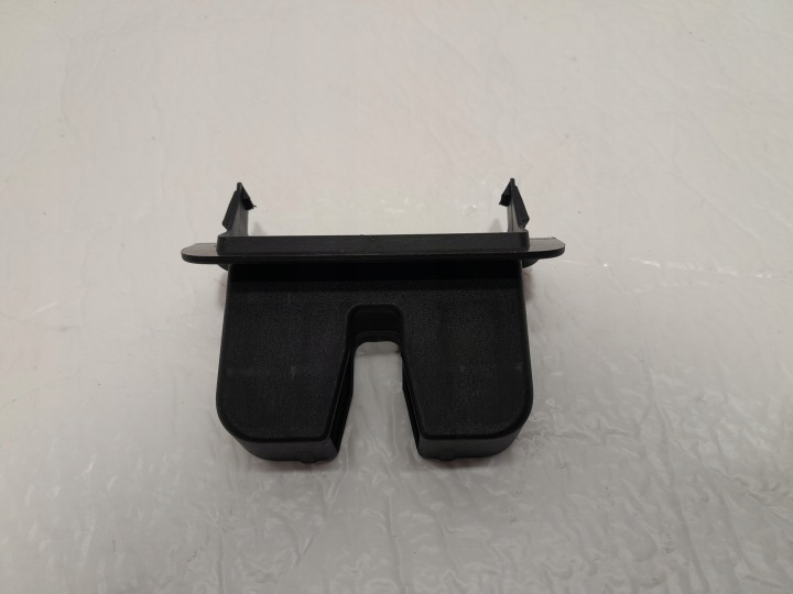 AUDI A4 B9 LIFT cover of a lock bonnet rear part 8W5827520