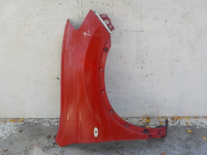 942 NISSAN QASHQAI J10 LIFT blatník pravý predok predný