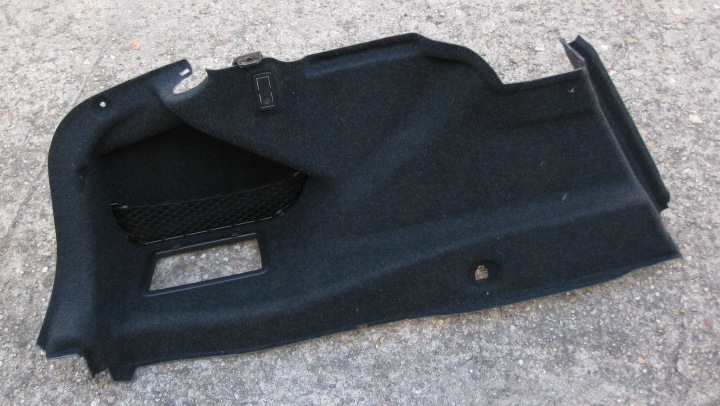 BMW 5 G30 3.0D 19R boot upholstery left rear part 7942875