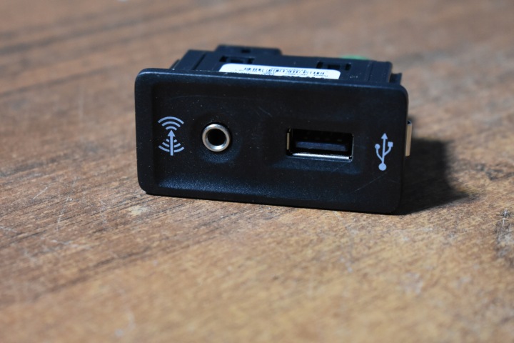 IDEALNY PANEL ZLACZE USB AUX PORSCHE AUDI 1 9